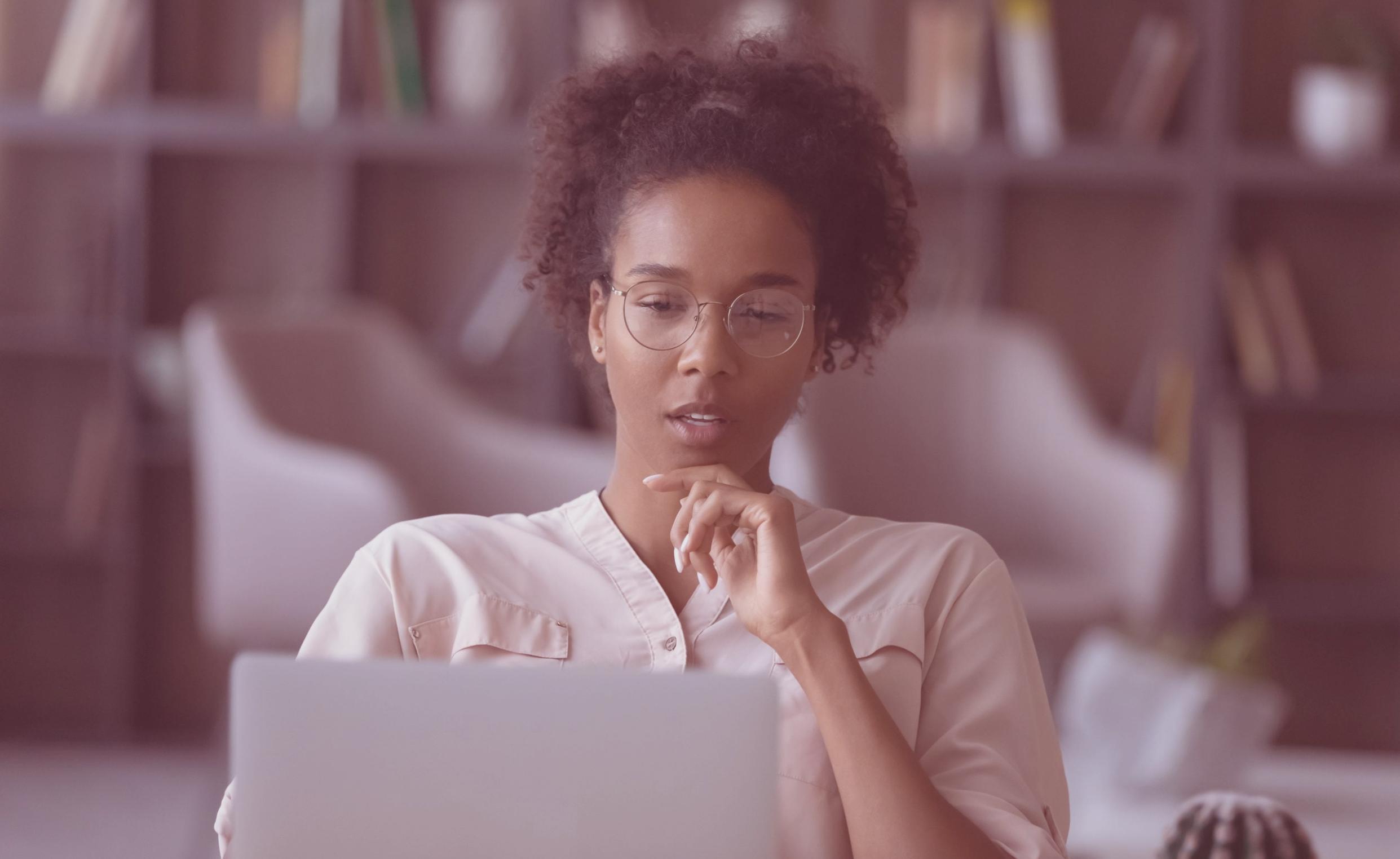 Análise de métricas de keywords em dashboard de ferramenta profissional